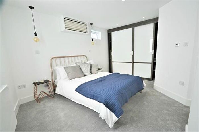 1 Bedroom Flat To Rent In Goodwyn Avenue, Mill Hill, NW7