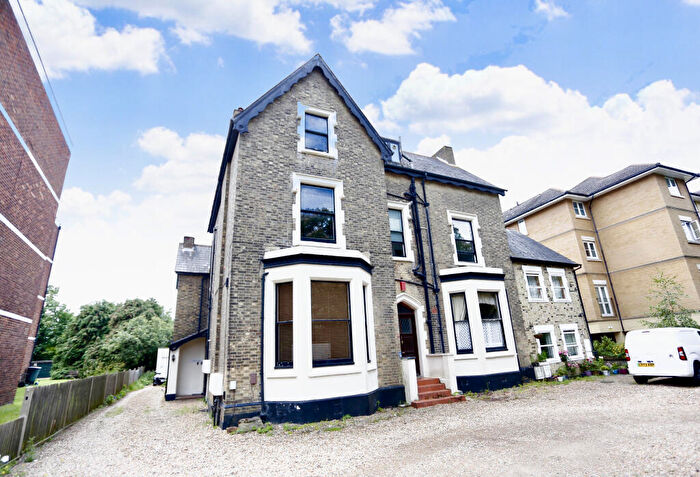 2 Bedroom Flat For Sale In Copers Cope Road, Beckenham, BR3