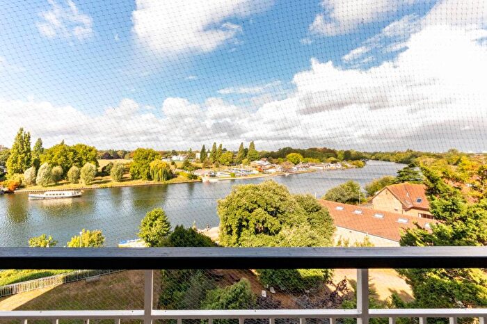 3 Bedroom Flat For Sale In Albany Park Road, North Kingston, Kingston Upon Thames, KT2