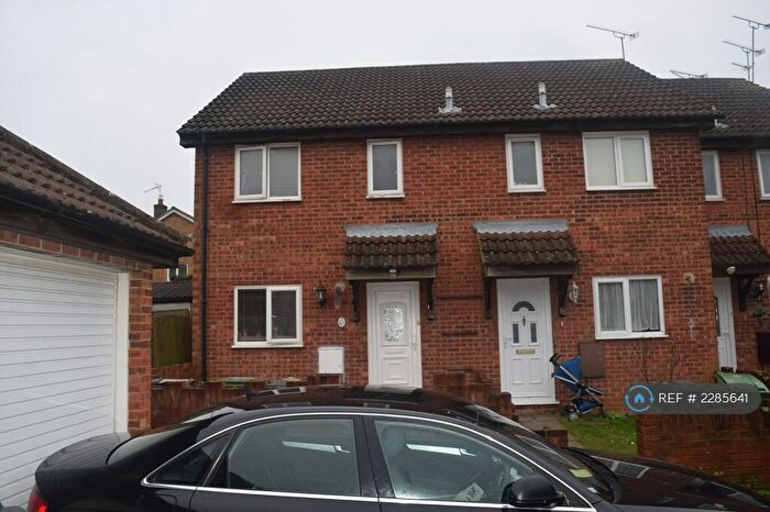 3 Bedroom End Of Terrace House To Rent In Fieldfare Green, Luton, LU4