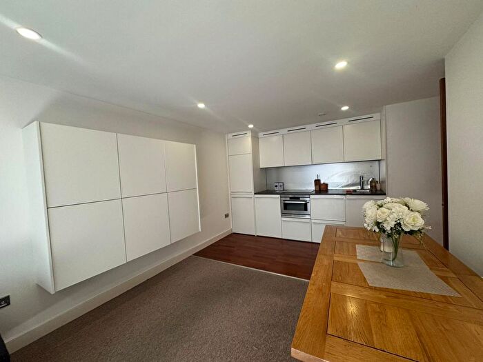 2 Bedroom Flat To Rent In St. Pauls Square, Liverpool, L3