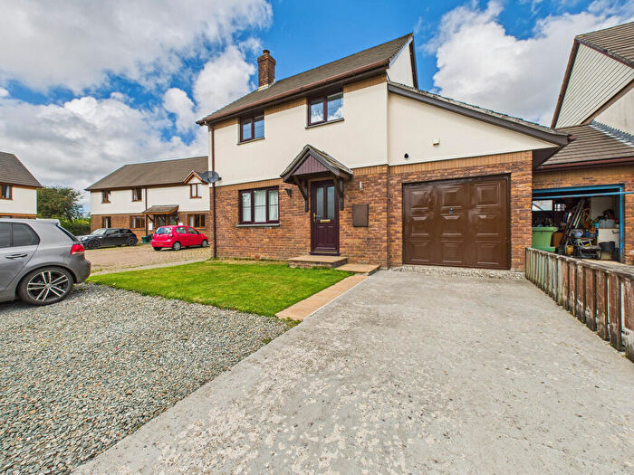 4 Bedroom Link Detached House For Sale In St. Johns Drive, Bradworthy, EX22