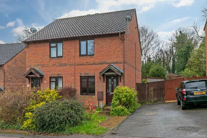 2 Bedroom Semi-Detached House To Rent In Ivy Close, Winchester, SO22