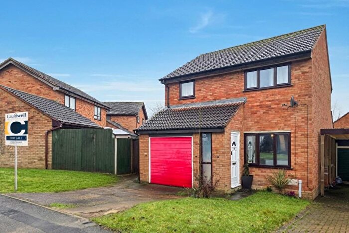 3 Bedroom Detached House For Sale In Favell Drive, Furzton, Milton Keynes, MK4