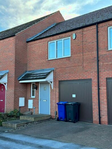 2 Bedroom Flat To Rent In Danes Close, Grimsby, DN32