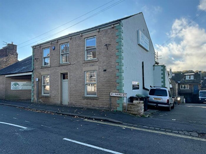 3 Bedroom Flat To Rent In Bernard Street, Glossop, SK13