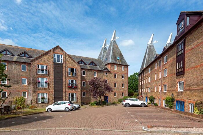 1 Bedroom Flat To Rent In The Maltings, Carpenters Lane, Hadlow, Tonbridge, TN11