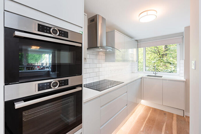 3 Bedroom Apartment To Rent In Eaton Manor, The Drive, East Sussex, BN3