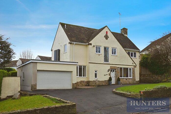 5 Bedroom Detached House For Sale In Thorpe Lane, Guiseley, Leeds, LS20