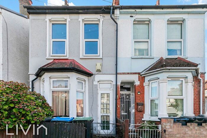 3 Bedroom Property For Sale In Pemdevon Road, Croydon, CR0