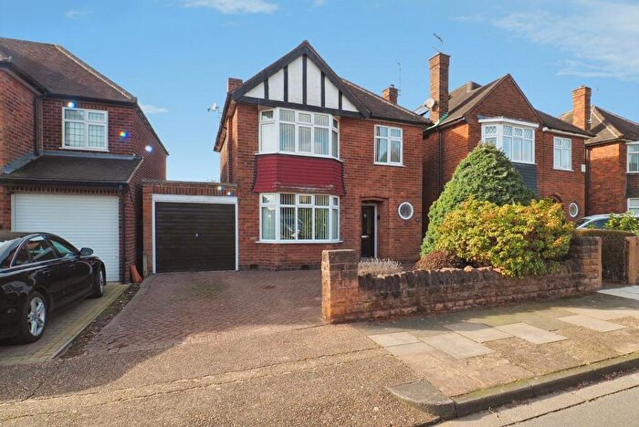 3 Bedroom Detached House For Sale In Arundel Drive, Bramcote Hills, Nottingham, NG9