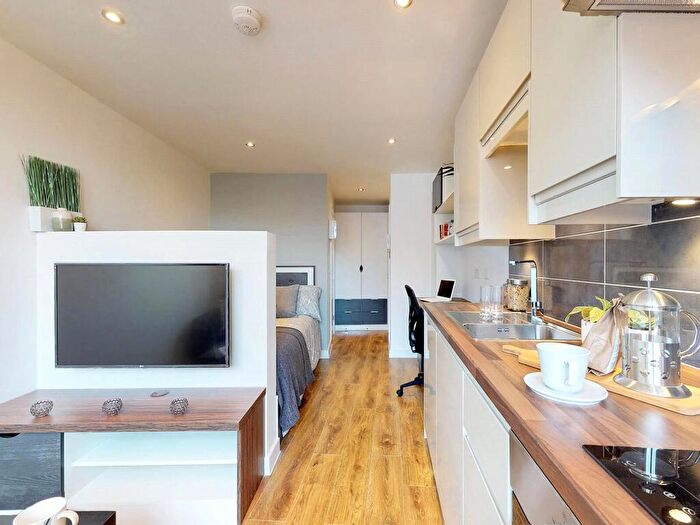 Apartment To Rent In Apt, Ribbon Residence #, LS3