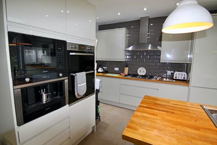 4 Bedroom Detached House To Rent In Southmont Road., KT10
