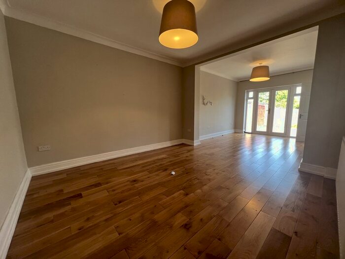 4 Bedroom Semi-Detached House To Rent In Dormers Wells Lane, Southall, Greater London, UB1