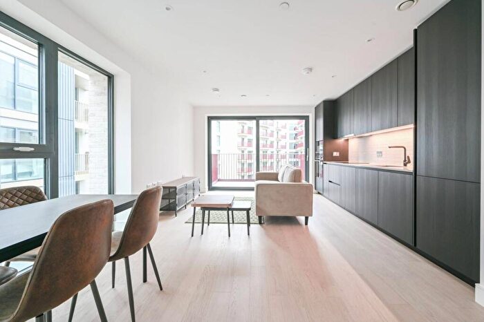 2 Bedroom Flat For Sale In Heygate Street, Elephant And Castle, London, SE17