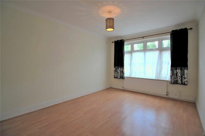 3 Bedroom Flat To Rent In Crays Parade, Main Road, Orpington, BR5
