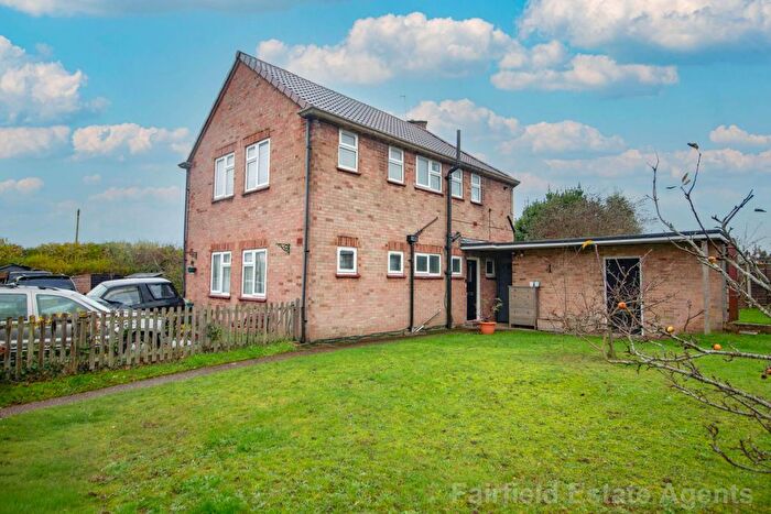 2 Bedroom Maisonette For Sale In Edinburgh Avenue, Mill End, WD3