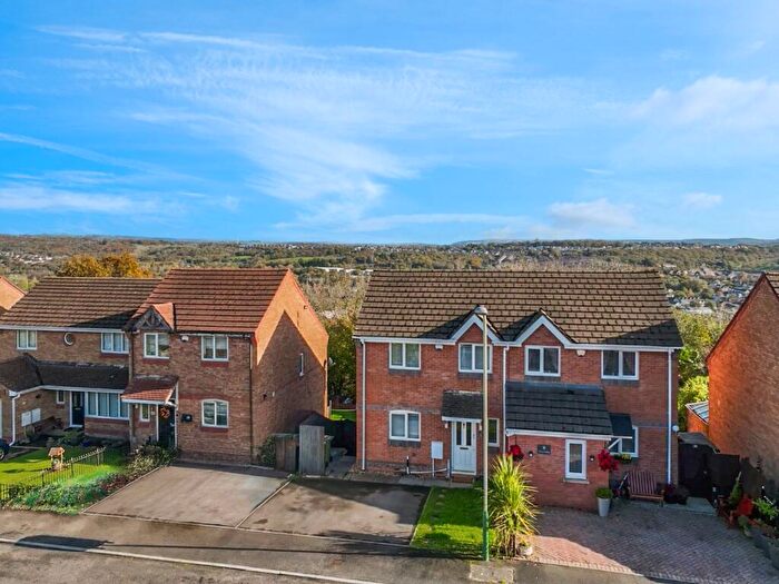 3 Bedroom Semi Detached House For Sale In Clos Cae Rhos, Penpedairheol, CF82