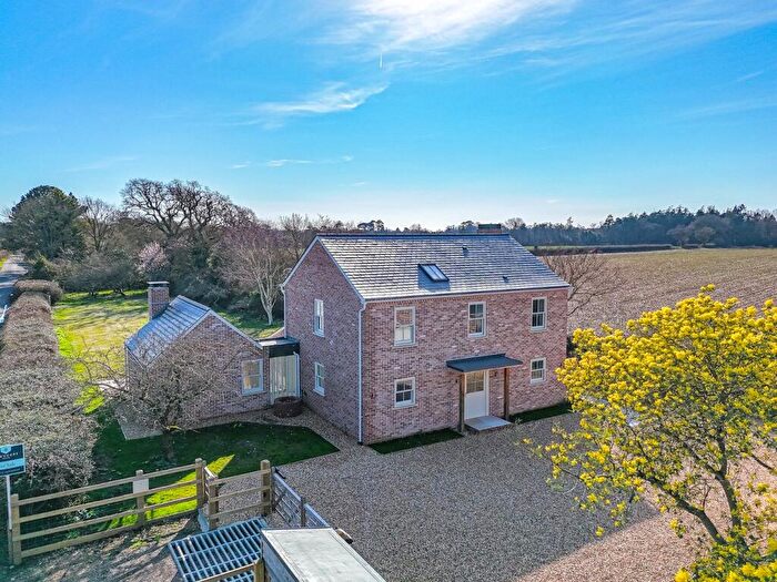 4 Bedroom Detached House For Sale In Lymington Road, East End, Lymington, SO41