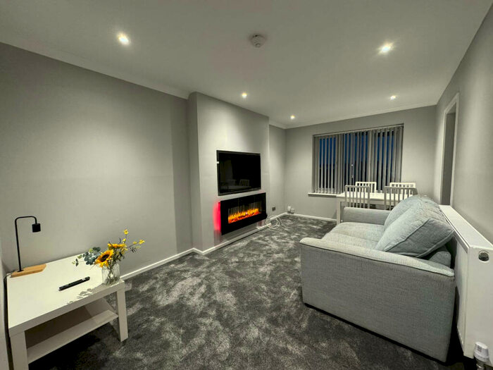 2 Bedroom Apartment To Rent In Kendal Bank, Leeds, West Yorkshire, LS3