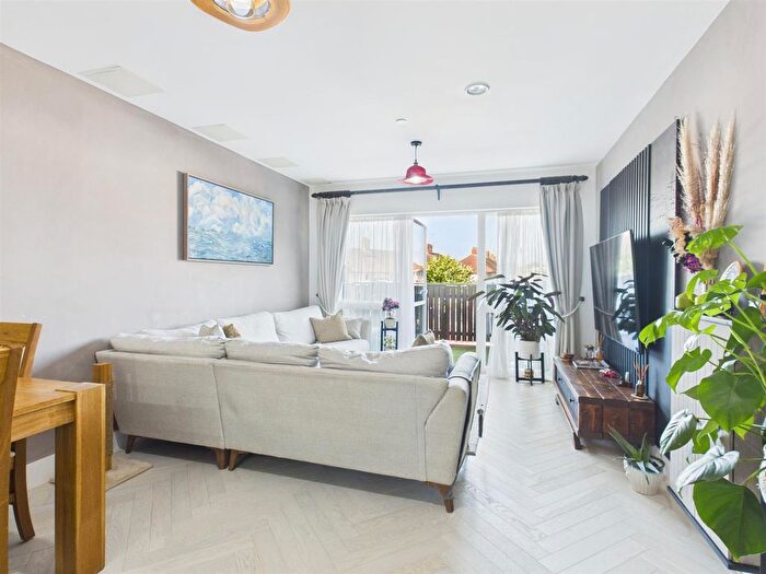 2 Bedroom Flat For Sale In Canfield Drive, Ruislip, HA4