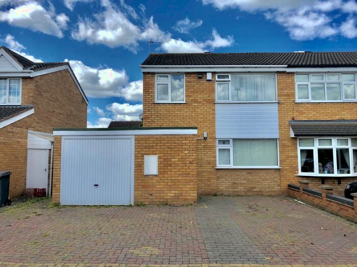 3 Bedroom Semi-Detached House To Rent In Emerson Close, Leicester, LE4