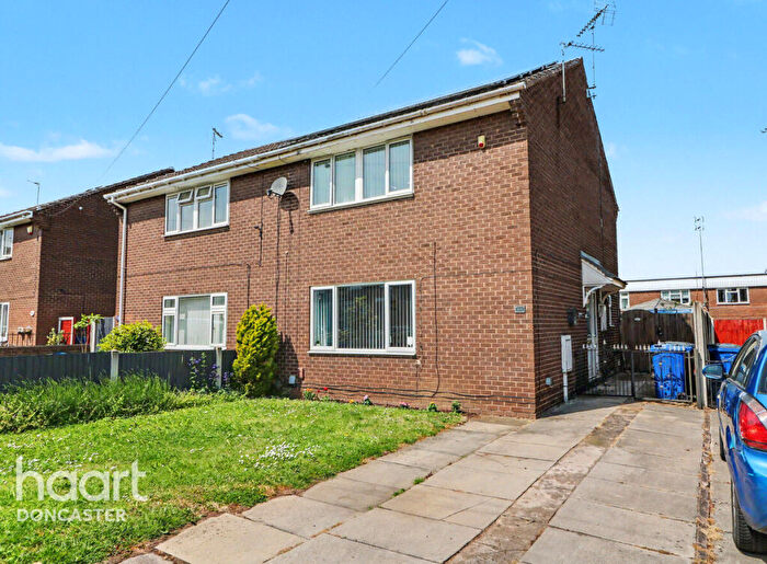 3 Bedroom Semi Detached House For Sale In Shadyside, Hexthorpe, Doncaster, DN4