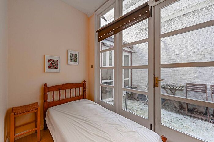 3 Bedroom Flat To Rent In Cornwall Gardens, South Kensington, London, SW7
