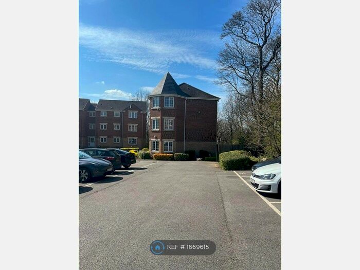 2 Bedroom Flat To Rent In Lilac Court, Leeds, LS14