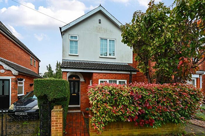 3 Bedroom Detached House For Sale In Windsor Road, Farnborough, GU14