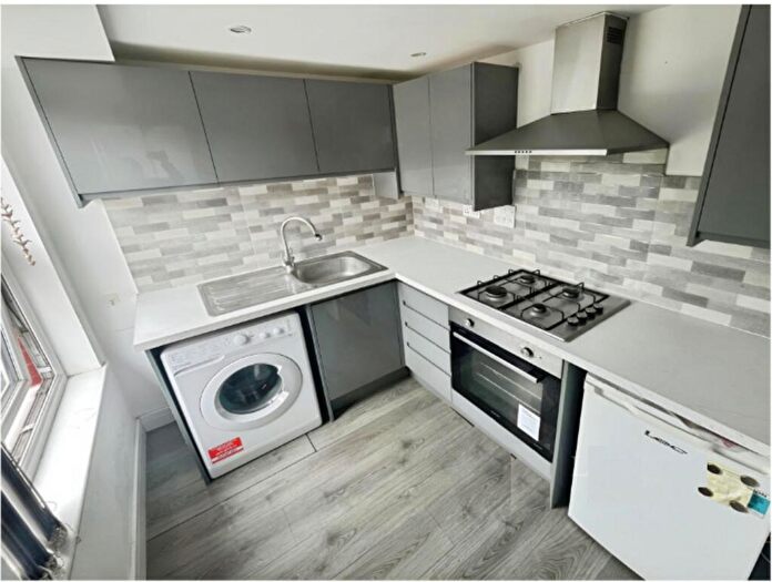 2 Bedroom Flat To Rent In Wilsden Avenue, Luton, LU1