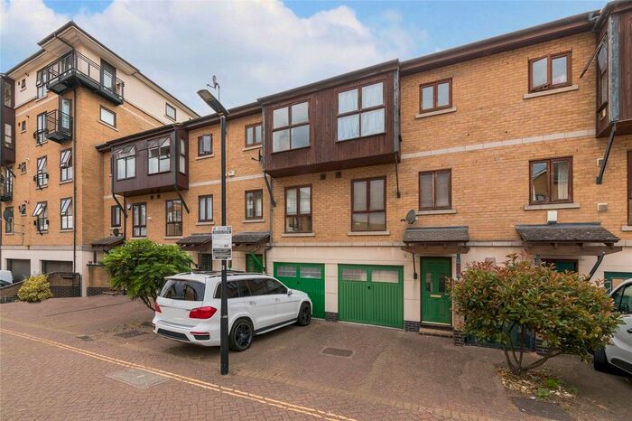 3 Bedroom Terraced House For Sale In Hardy Avenue, London, E16