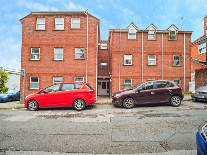 2 Bedroom Flat For Sale In Weston Road, Weymouth, DT4