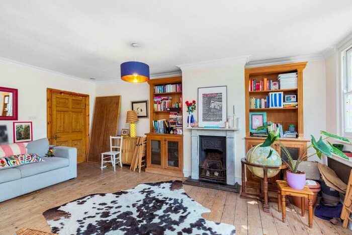 3 Bedroom House To Rent In Graces Mews, Camberwell, London, SE5