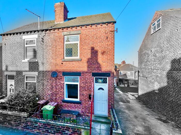 3 Bedroom Semi-Detached House For Sale In Coach Road, Wakefield, West Yorkshire, WF1