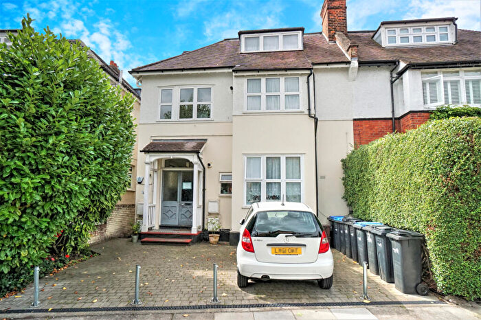 2 Bedroom Flat To Rent In Elm Park Road, N21