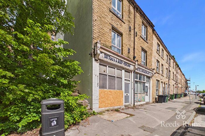 3 Bedroom End Of Terrace House For Sale In Manchester Road, Huddersfield, West Yorkshire, HD1
