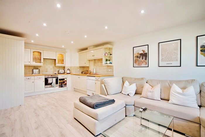 2 Bedroom Apartment To Rent In Stockbridge Close, Cheshunt, Waltham Cross, EN7