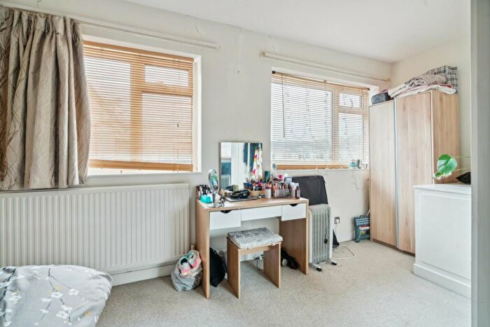 2 Bedroom Apartment For Sale In St Peters Court, High Street, Chalfont St. Peter, Buckinghamshire, SL9