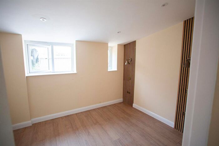 2 Bedroom Flat To Rent In Fore Street, Chard, TA20