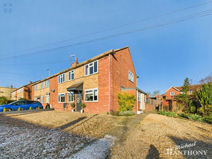 2 Bedroom Maisonette For Sale In Intalbury Avenue, Aylesbury, Buckinghamshire, HP19