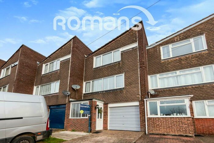 3 Bedroom Town House To Rent In Reeves Road, GU12