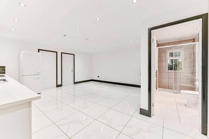 2 Bedroom Flat To Rent In Birch Tree Way, Croydon, CR0