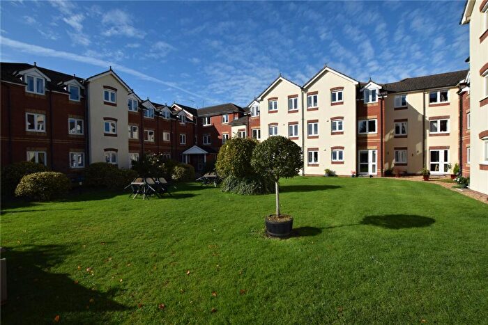 1 Bedroom Apartment For Sale In Ackender Road, Alton, Hampshire, GU34