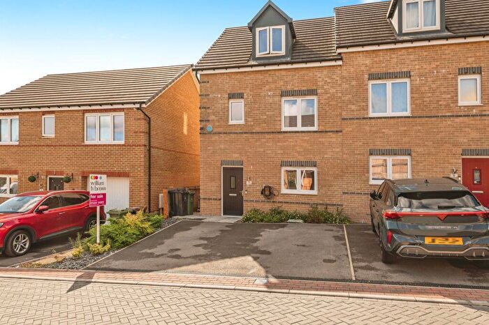 4 Bedroom Semi-Detached House For Sale In Sandpiper Court, Huddersfield, HD4