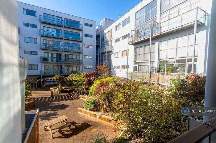 2 Bedroom Flat To Rent In Crown Place, London, SE16