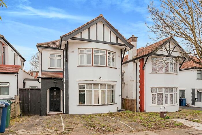 3 Bedroom Flat To Rent In Hendale Avenue, Hendon, NW4