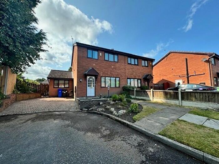 3 Bedroom House To Rent In Holly Close, L24