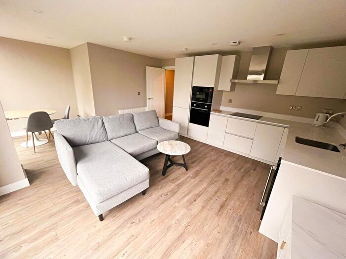 1 Bedroom Apartment To Rent In Queens Dock Avenue, Hull, HU1