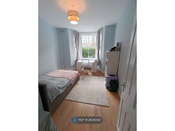 2 Bedroom Flat To Rent In Rush Hill Road, London, SW11